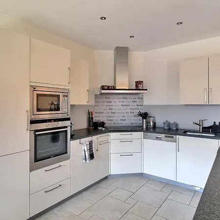 8 Next To Lift And Sportcenter *